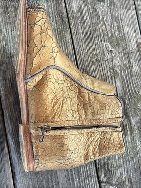 MEHER KAKALIA hold crackle leather small zip boots sz 40/ USA 9.5